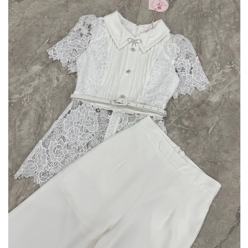 kudapy เซตเสื้อลูกไม้สีขาวคอปก+กางเกงขายาวทรงกระบอกสีขาว