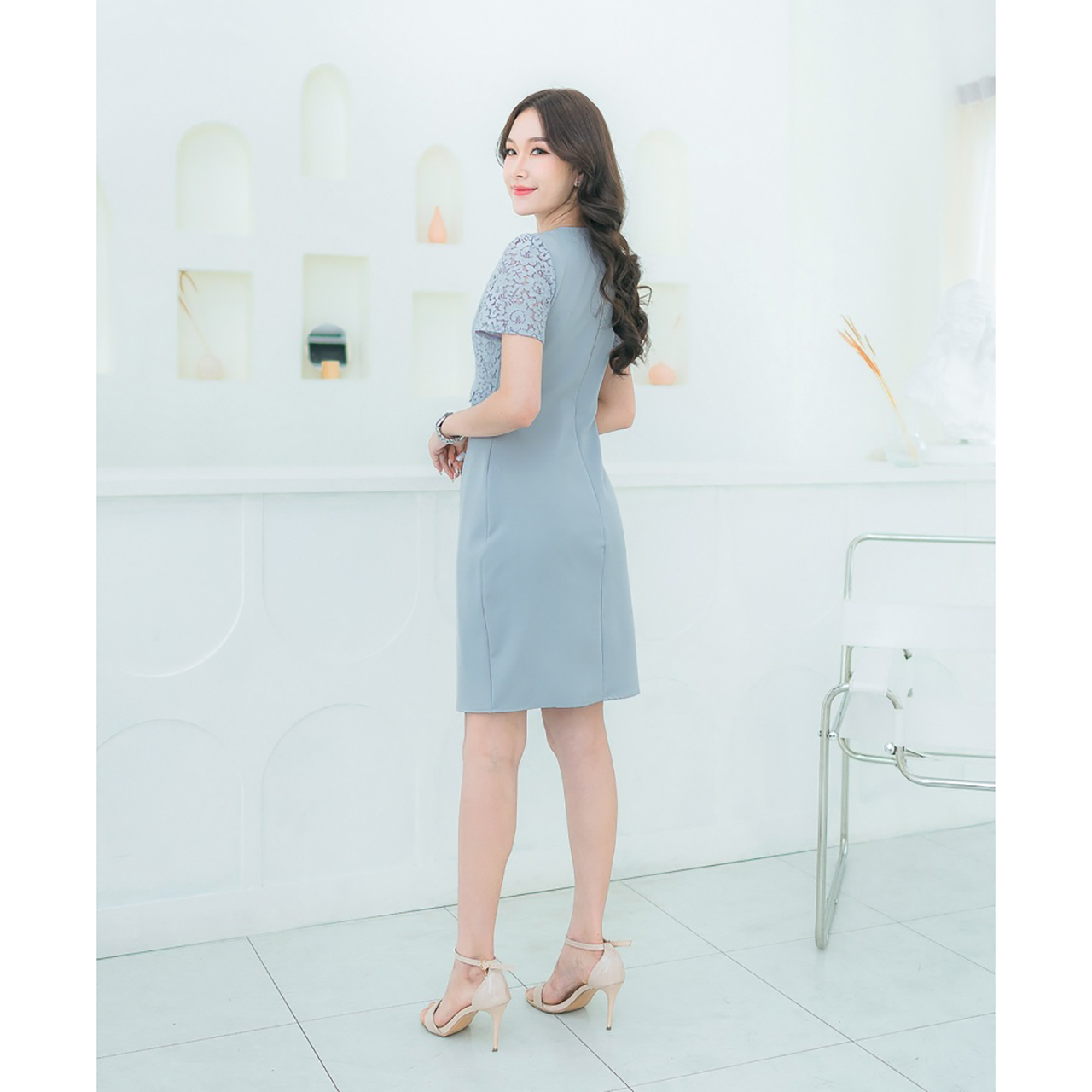 kudapy เดรสสั้นสีพาสเทล แต่งหน้าลูกไม้ คอปกบัว ทรงเข้ารูป เป็นงานซิปหลัง