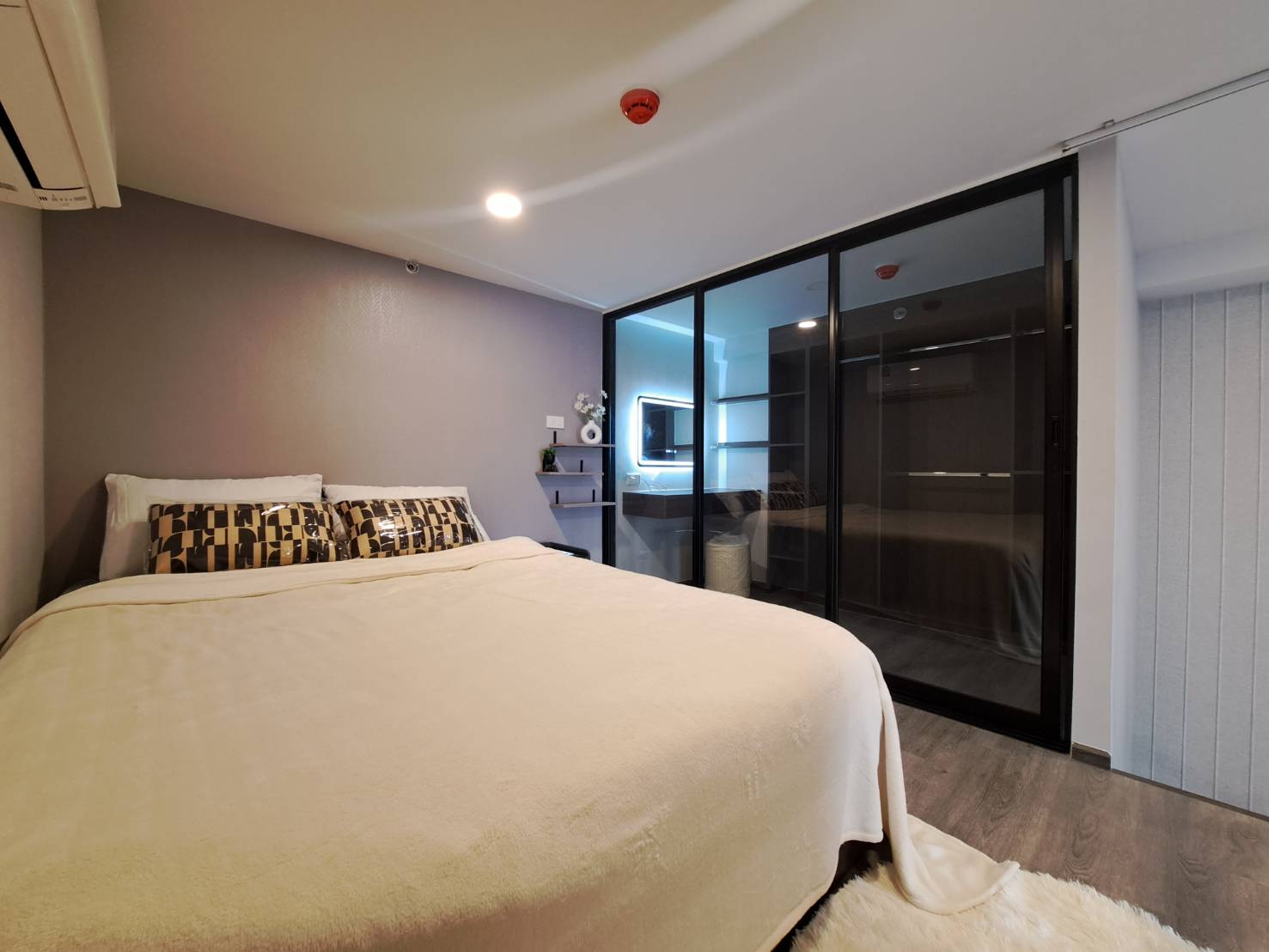 ปล่อยเช่า The Origin Ladprao - Bangkapi (ดิ ออริจิ้น ลาดพร้าว - บางกะปิ) - โซนพื้นที่ MRT บางกะปิ Duplex2ชั้น 1ห้องนอน 1ห้องน้ำ 1ห้องนั่งเล่น - ขนาดห้อง 35 ตรม. ชั้น 22 - ให้เช่า 21,000 ต่อเดือน