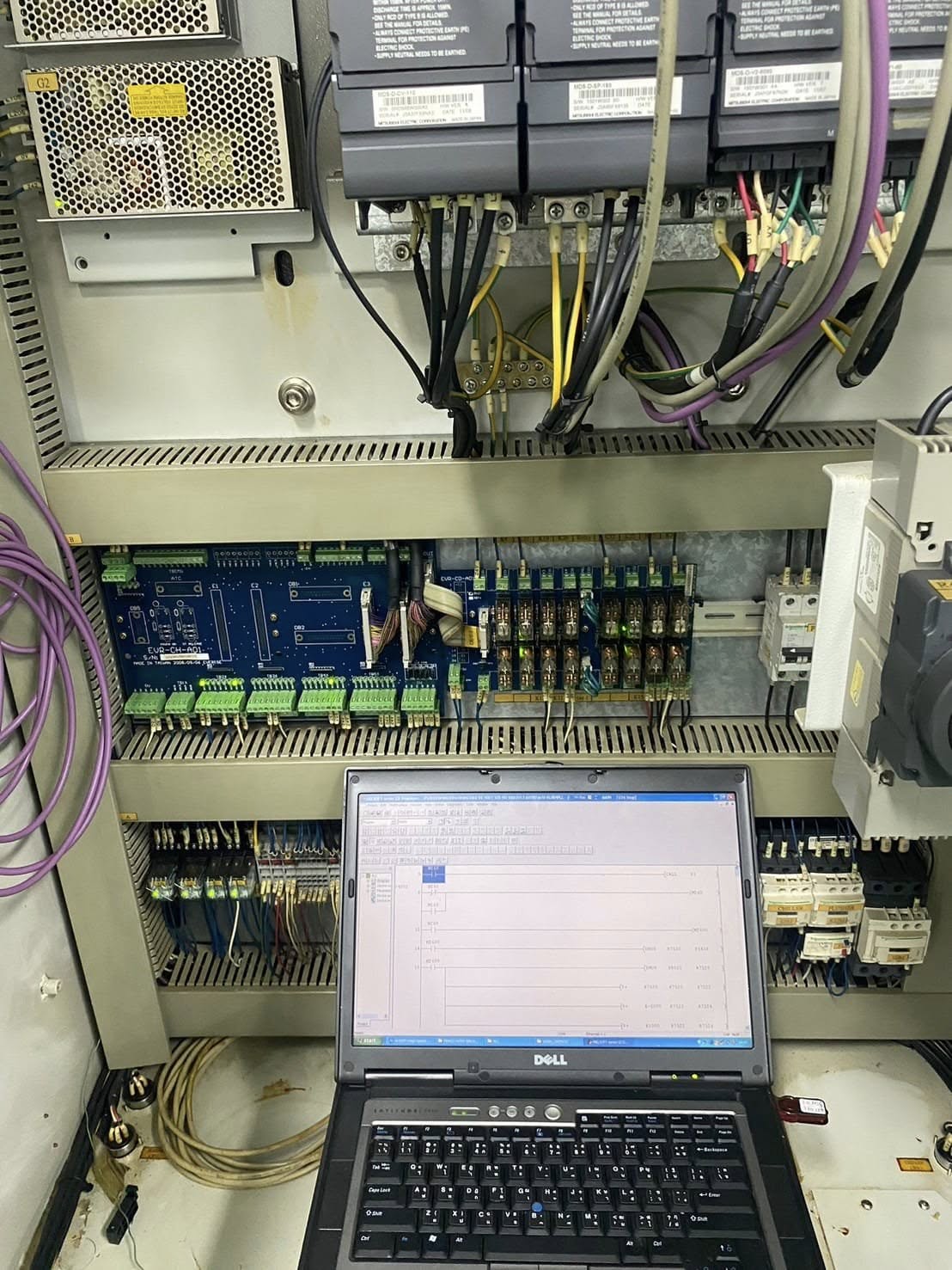 ซ่อมเครื่องที่ใช้ MITSUBISHI CNC CONTROLLER