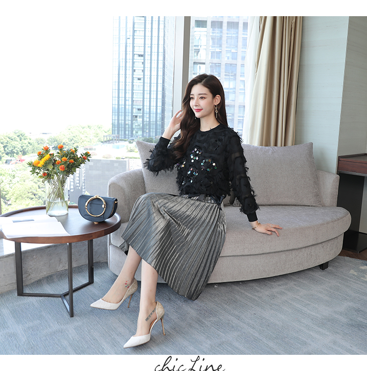 kudapy ชุด set เสื้อสีดำ และกระโปรงสีเทาเงิน สวยหรูมากๆๆค่ะ