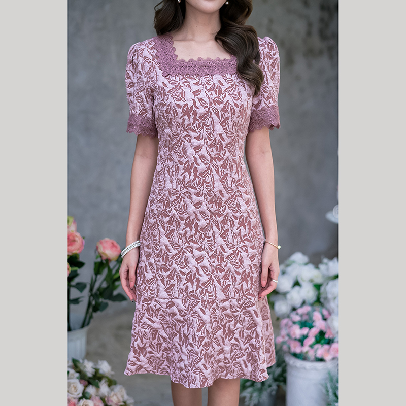 kudapy เดรสสั้นคอเหลี่ยมทรงเนื้อนูนสีชมพูกะปี ,สีชมพูอ่อน เนื้อดีผ้าไม่หนาน้าา นิ่มใส่สบาย งานลายผ้านูนสามมิติสวยหวานมาก