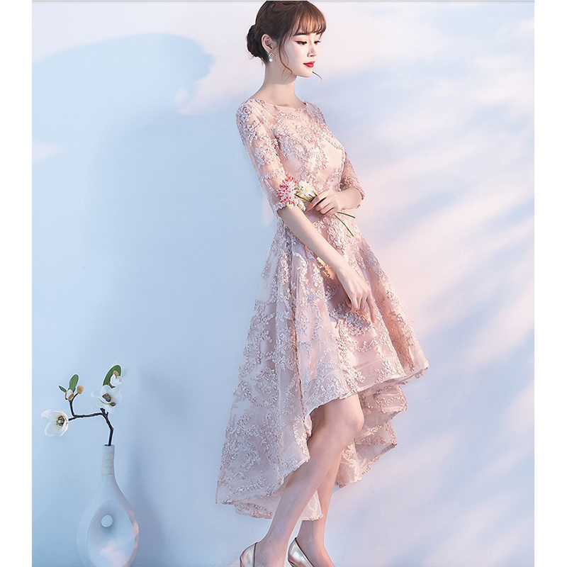 kudapy เดรสออกงานสีครีมเบจ ปักลายนูน กระโปรงทรงบานหน้าสั้นหลังยาว ซิปสะโพกถึงเอวช่วงอกเป็นแบบร้อยหลัง มีซับในอย่างดี แนวเรียบหรู สวย ดูดี