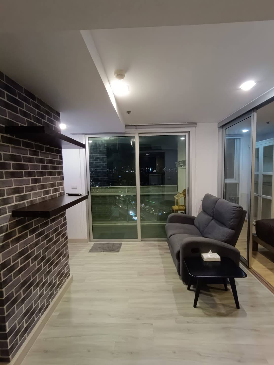 ปล่อยเช่า Haus 23 Ratchada - Ladprao (เฮ้าส์ 23 รัชดา - ลาดพร้าว) - โซนพื้นที่ MRT ลาดพร้าว 1ห้องนอน 1ห้องน้ำ - ขนาดห้อง 40 ตรม. ชั้น 24 - ให้เช่า 15,000 ต่อเดือน