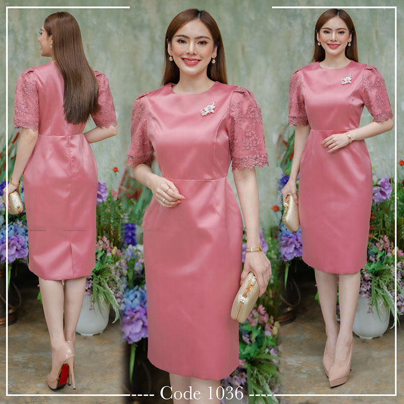 kudapy เดรสสั้นสีชมพูมะเหมี่ยว /สีทอง งานผ้าไหมญี่ปุ่นอัดกาว บุซับในทั้งตัว ผ่าหลังใส่สบาย ตรงแขนแต่งด้วยลูกไม้เนื้อพรีเมี่ยม