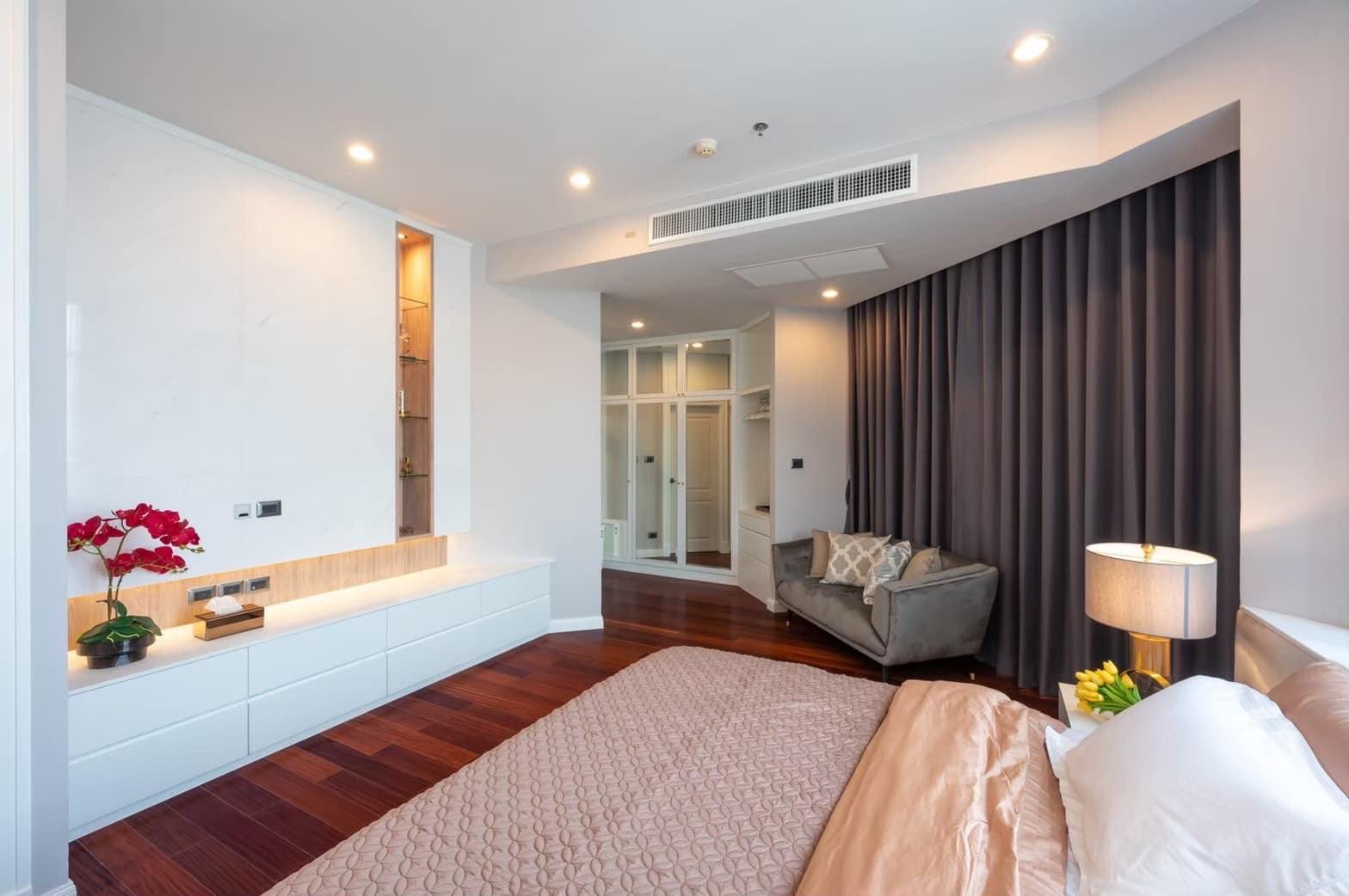 ปล่อยเช่าคอนโด Supalai Wellington (ศุภาลัย เวลลิงตัน) - 4ห้องนอน 1ห้องนั่งเล่น 4ห้องน้ำ - ใกล้ MRT ศูนย์วัฒนธรรม - ขนาดห้อง 250 ตรม. ชั้น 19 ตึก 8