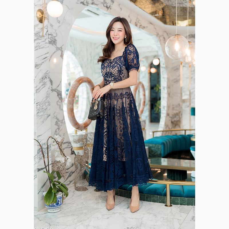 kudapy เดรสยาวสีขาว/สีชมพู/สีกรม/สีแดง คอเหลี่ยมลูกไม้มีซับ