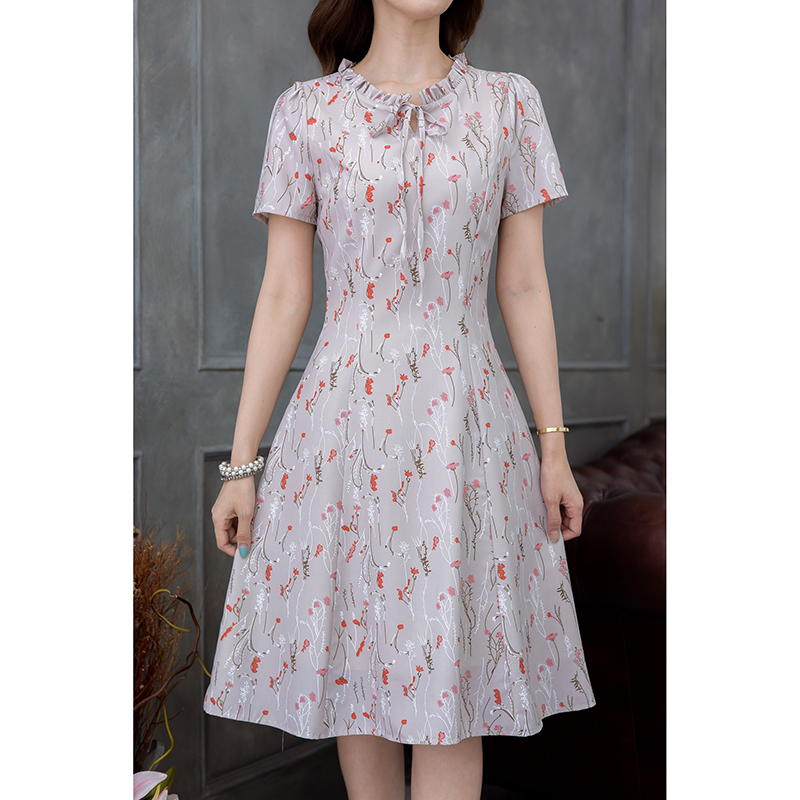 kudapy เดรสสั้นสีครีม/สีกะปิ พิมพ์ลายดอก ทรงสวยใส่ได้ทุกวัน เนื้อสัมผัสผ้าดีมากนุ่มลื่น ดีเทลจับจับช่วงคอผูกโบว์