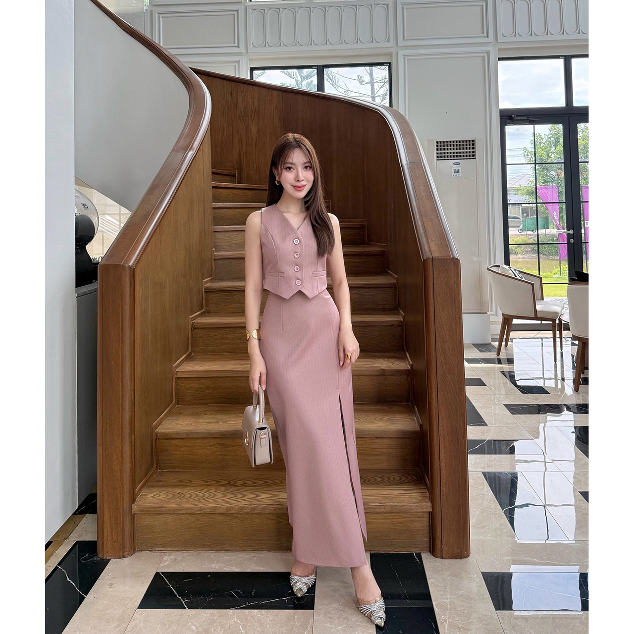 kudapy ชุดเซ็ทสีชมพูกะปิ/สีชมพูนู้ด/สีครีม ลายริ้วเสื้อแขนกุด+กระโปรงยาวผ่าหน้า สวยเกร๋มาก