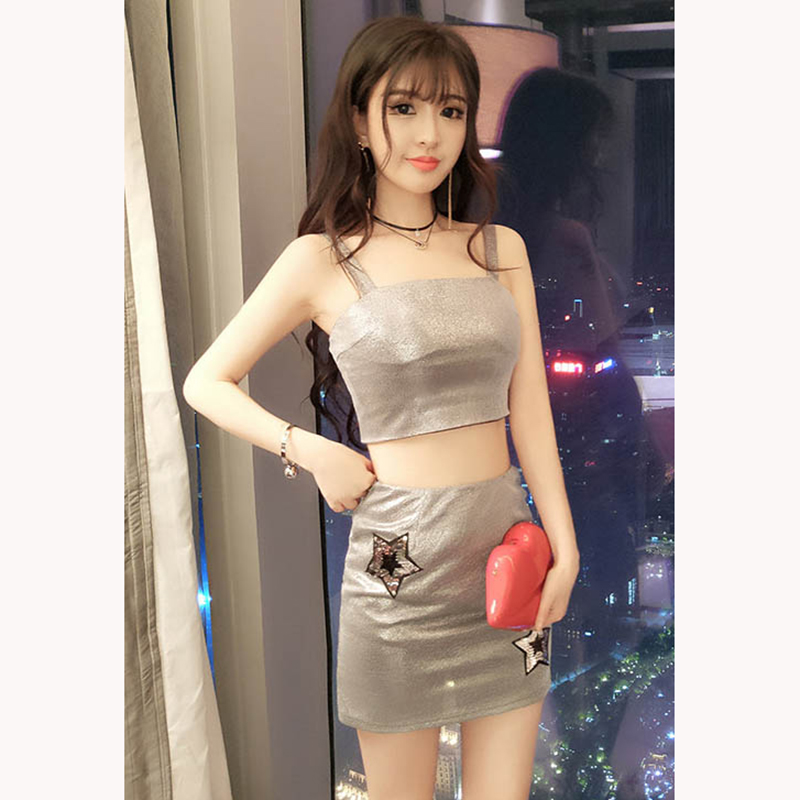 kudapy ชุดเสื้อกระโปรงสั้นสีเทาเงิน เอวลอยสายเดี่ยวมาในโทน กระโปรงปักเลื่อมดาวยสวยเซ็กซี่