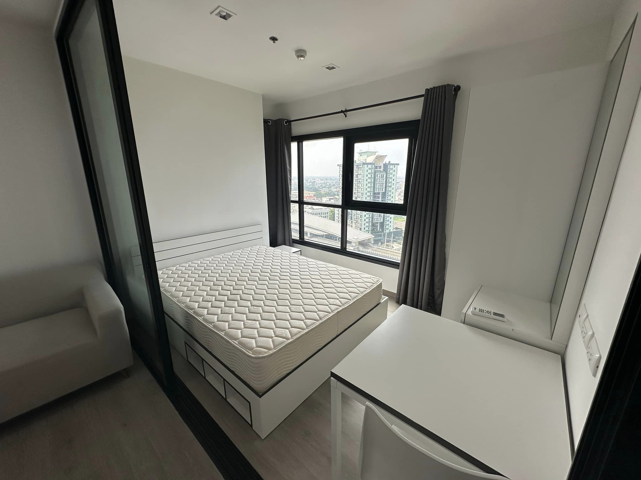 ให้เช่าคอนโด The Base Phetkasem (เดอะ เบส เพชรเกษม) - ตกแต่งเฟอร์ครบน่าอยู่มีเครื่องซักผ้าพร้อม - การเดินทาง: ติดรถไฟฟ้า MRT เพชรเกษม 48