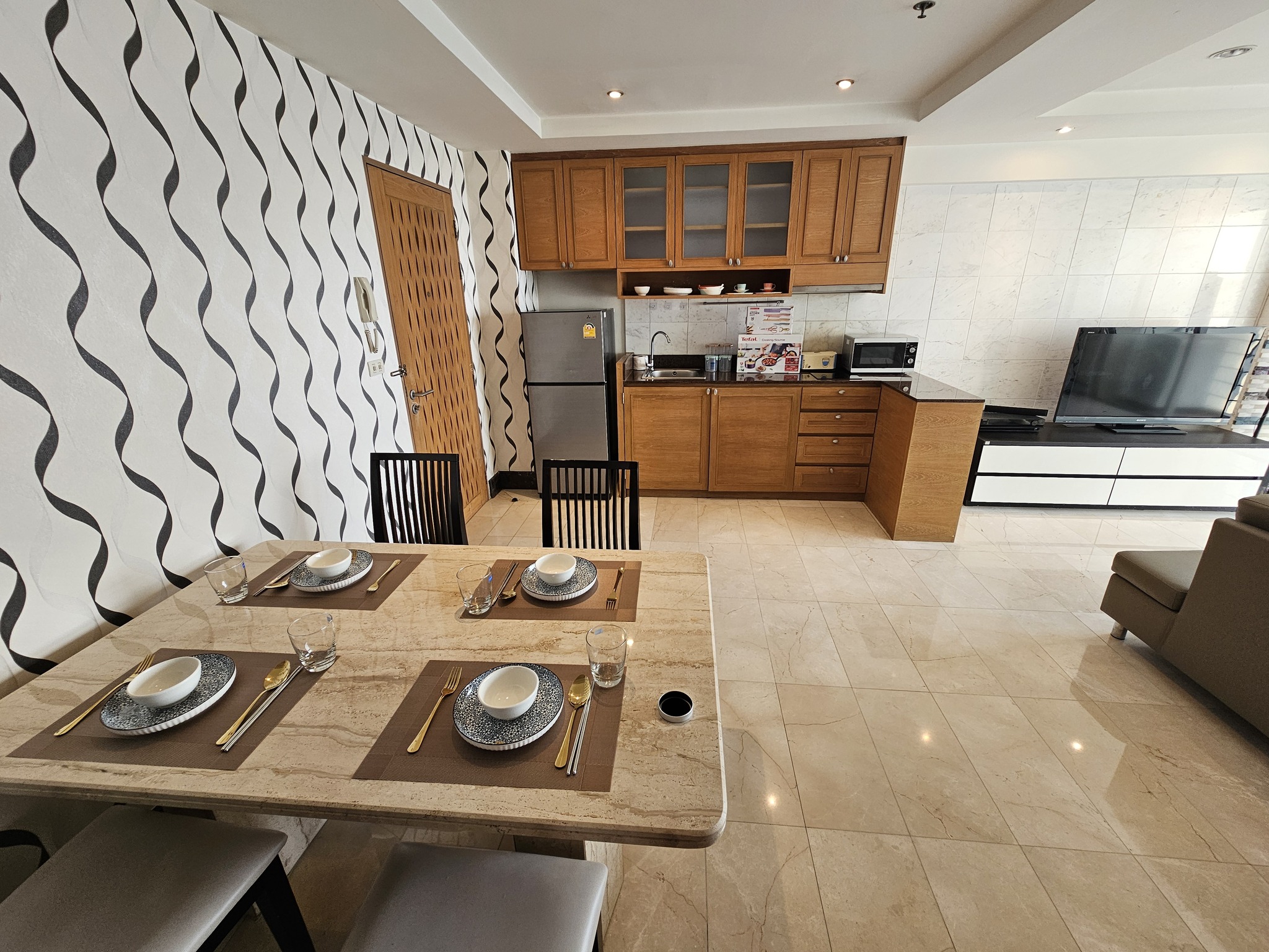 ให้เช่าห้องแบบ 2ห้องนอน 2ห้องน้ำ โซนพื้นที่ ใกล้ มศว. MRT เพชรบุรี คอนโด My Resort Bangkok (มาย รีสอร์ท แบงค์คอก) High Rise ขนาดห้อง 68 ตรม. ชั้น 34