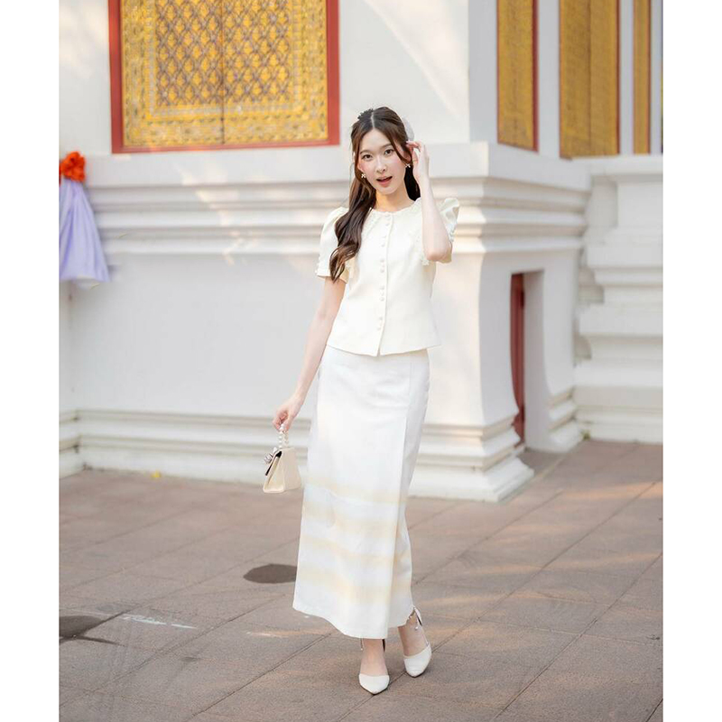 kudapy ชุดเซ็ทเสื้อ+ผ้าุงสีครีม ผ้าไทย กระดุมหน้า แขนสั้น คอปกผ้าลูกไม้ ใส่ออกงานบุย งานบวช สวยดูดี