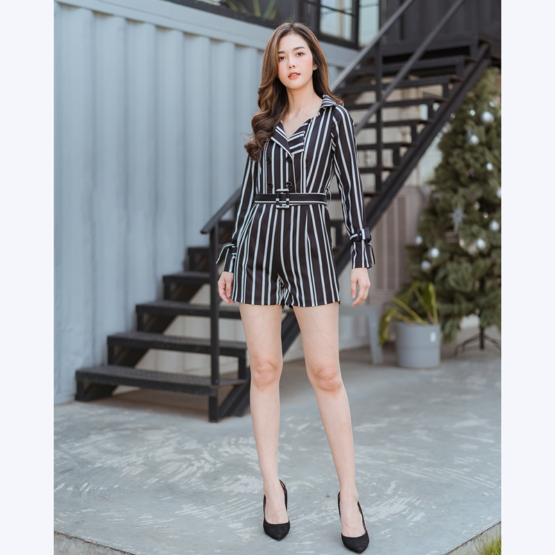 kudapy จั้มสูทลายทางสีดำ,สีชมพู จั้มคอปกทรงวีใส่ดูดีสวยน่ารัก