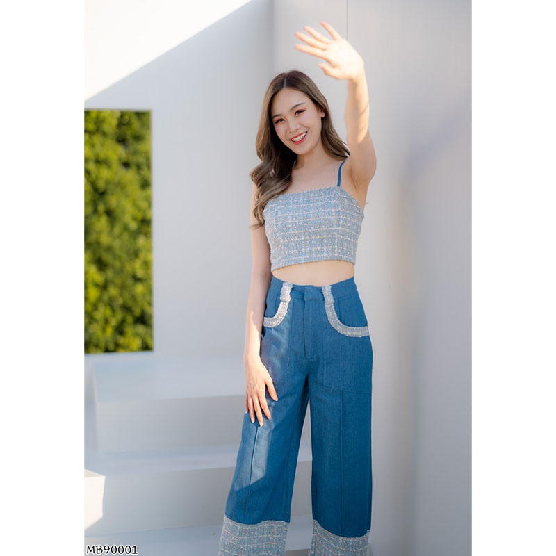 kudapy ชุด Set เสื้อ Crop สายเดี่ยวผ้าทวิตสีฟ้า มาพร้อมกางเกงยีนส์แฟชั่นทรงกระบอกแต่งผ้าทวิตปลายกางเกง