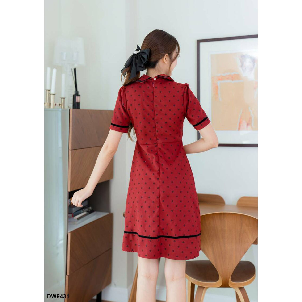 kudapy เดรสสั้นสีเทา/สีแดง/สีน้ำตาล ทรงบานผ้าลูกฟูกตัดขอบดำ