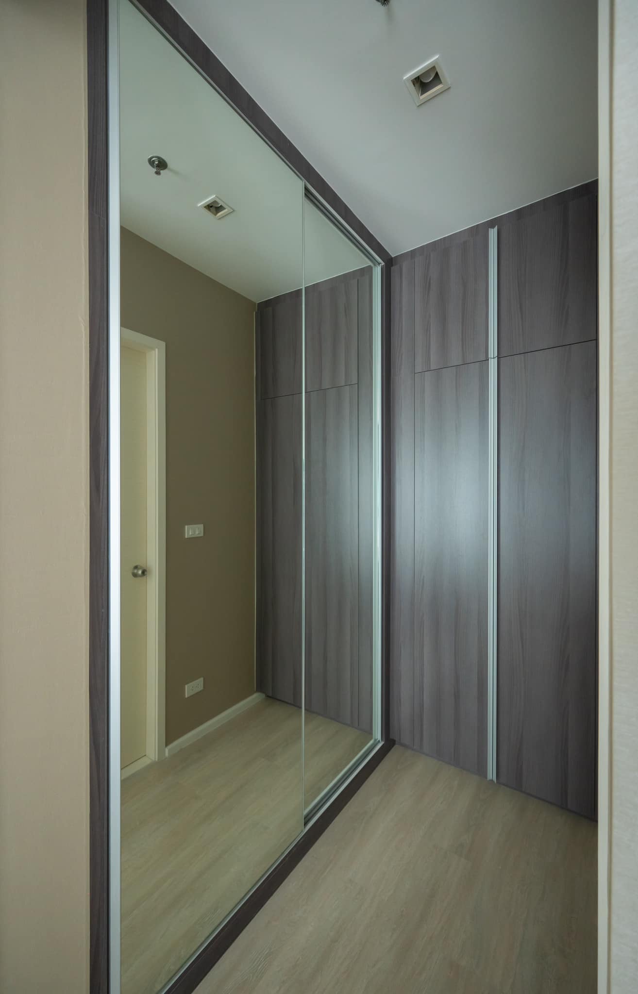 ให้เช่าคอนโด Quinn Ratchada 17 (ควินน์ รัชดา 17) ห้องสวยเฟอร์ครบวิวสระ