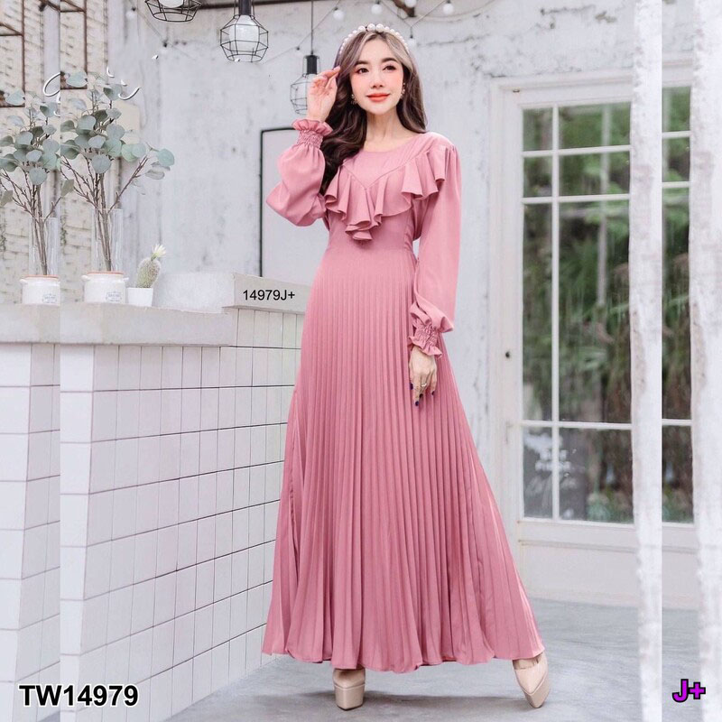 kudapy Maxi Dress เดรสยาวสีกรมท่า ชมพูอ่อน เขียว เทา แดง อัดพลีท เย็บแต่งระบายหน้าอก แขนยาวปลายแขนสม็อกยางยืด