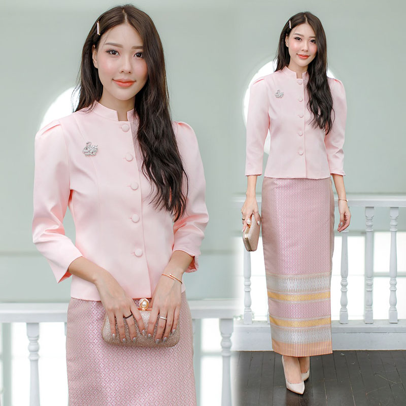 kudapy เซต 2 ชิ้น เสื้อผ้าไหมญี่ปุ่นเนื้อนิ่มสีโอรส แต่งกกระดุมหน้า + ผ้าถุงทอลายสีชมพู อัดกาวทั้งชุด