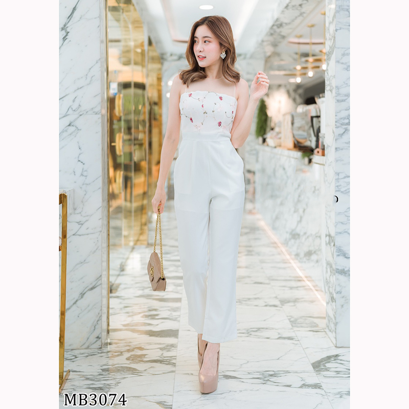 kudapy จั็มสูทขายาวสีขาว อกซีทรูปักดอกใส่สบายสวยดูดี