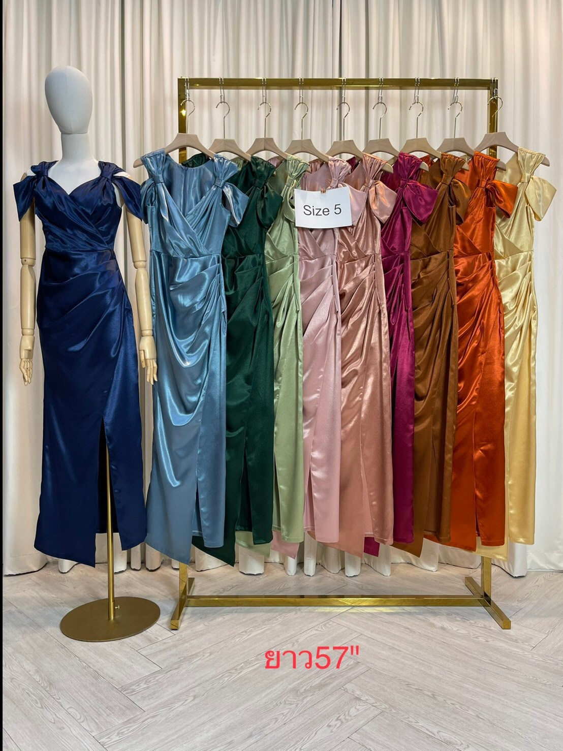 kudapy เดรสยาวเปิดไหล่สีชมพู/แชมเปญ/แดงเลือดหมู/กรมท่า/เขียวแก่/น้ำตาลอิฐ เดรสใส่ออกงาน คออกป้าย ระบายปิดแขน ผ้าเปเป้ไม่ยืดน้าา เลือกขนาดให้พอดีตัวค่ะ