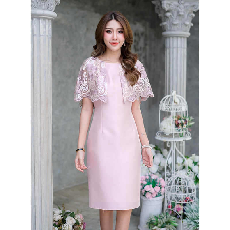 kudapy เดรสสั้นสีแดงเลือดหมู/สีฟ้า/สีกรม/สีชมพู เดรสผ้าไหมญี่ปุ่นดีไซน์ช่วงบนเป็นแบบงานผ้าลูกไม้เงาปักลาย ดีไซน์คลุมไหล่ระบายแบบเก๋ๆ