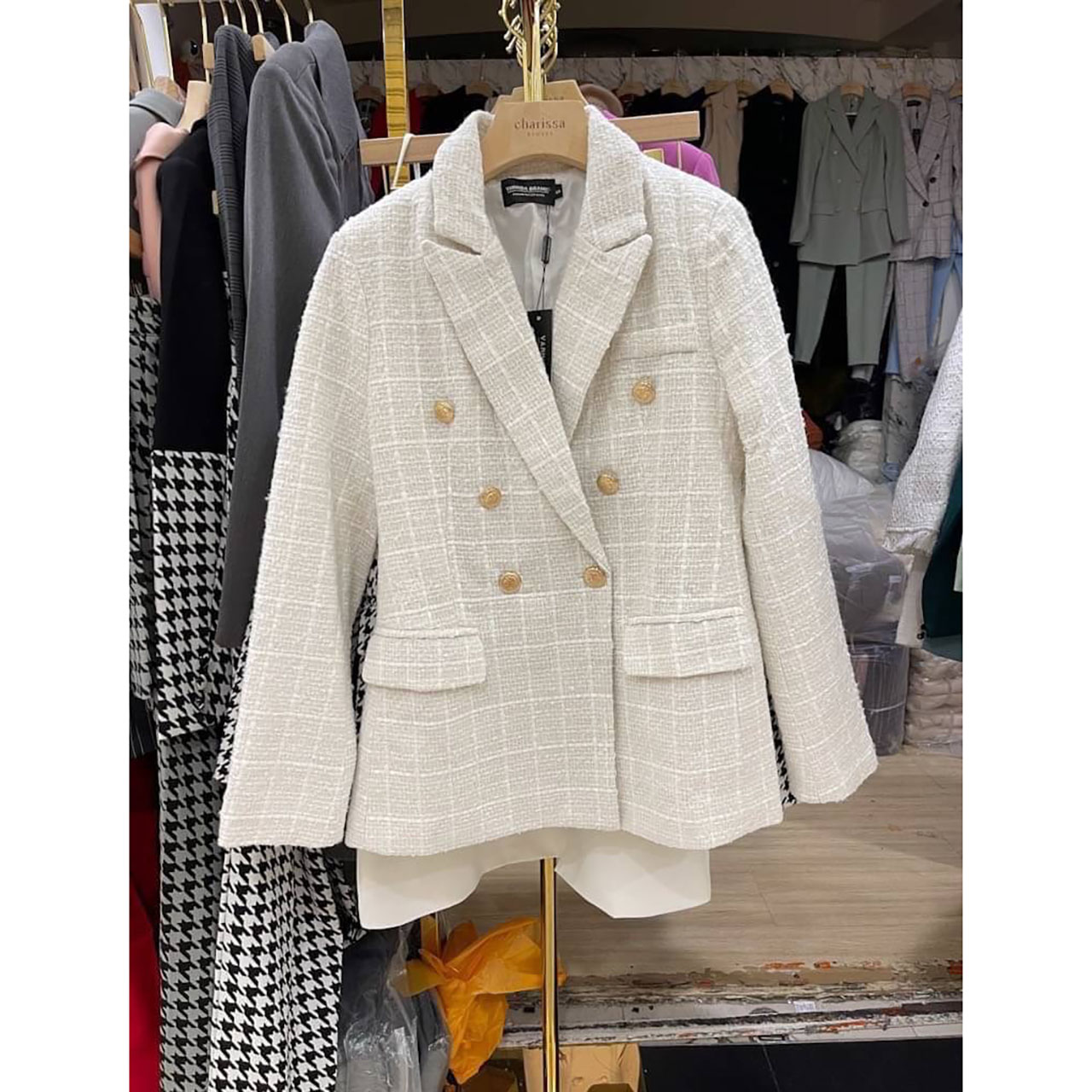 kudapy เสื้อสูทสีขาว ผ้าสั่งทอพิเศษเนื้ออย่างดี ซับในทั้งตัว กระเป๋าจริง ใส่ได้ทุกโอกาส