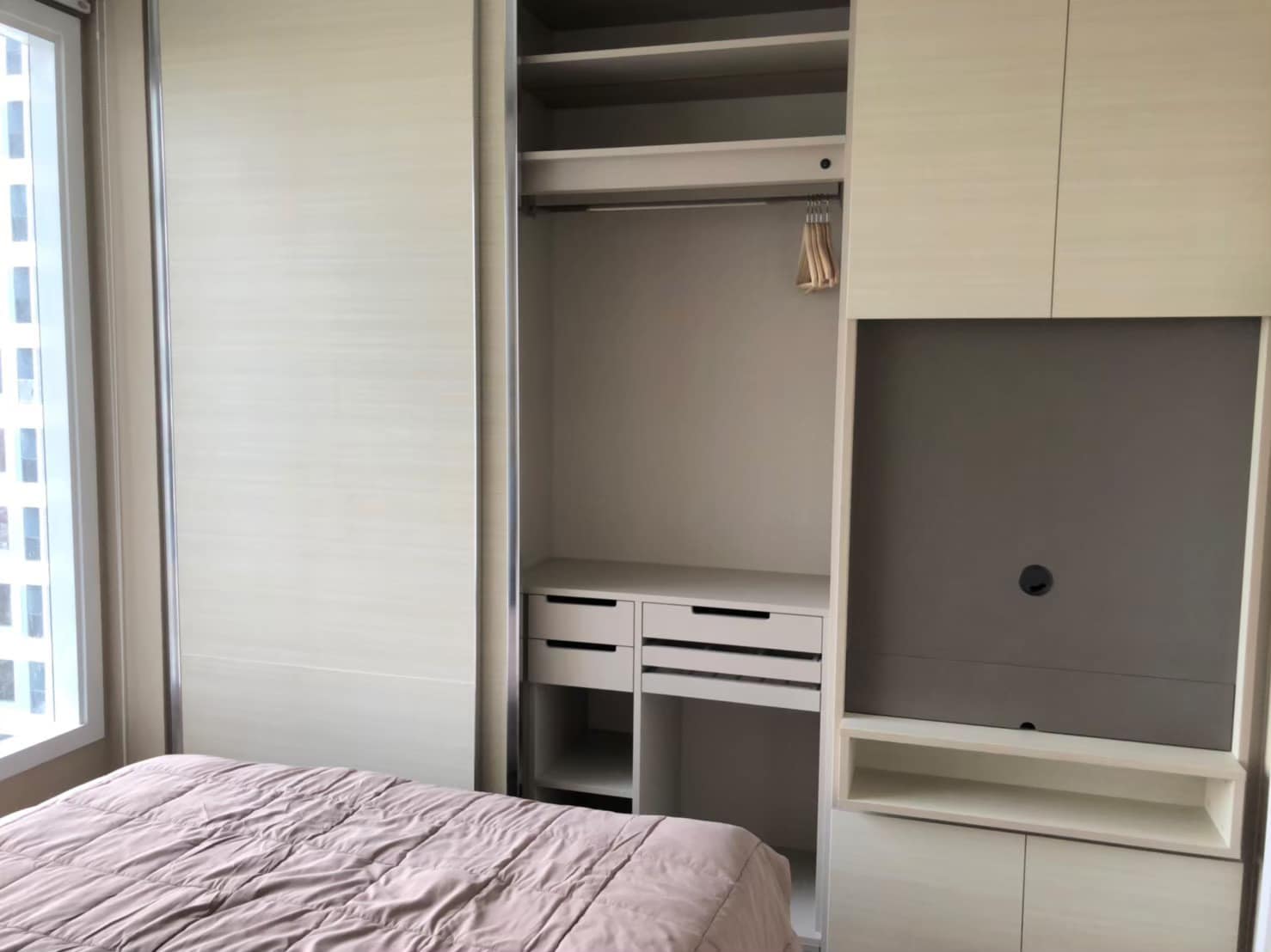 ให้เช่า เดอะ เซนต์ เรสสิเด้นเซส วิวสระห้องพร้อมอยู่มีเครื่องซักผ้า