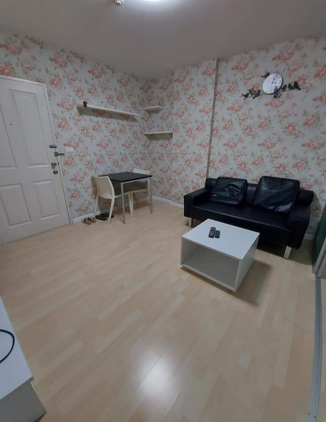 D Condo Ramindra (ดี คอนโด รามอินทรา) ให้เช่าห้องตกแต่งพร้อมอยู่วิวสระว่ายน้ำ สอบถามแอด Line ID : Smile-easy