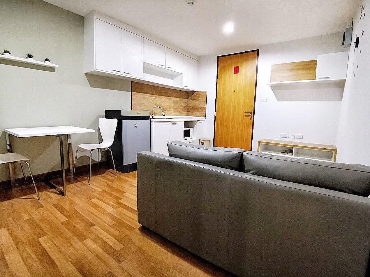 ปล่อยเช่าคอนโด Grene Suthisarn (กรีเน่ สุทธิสาร) - เฟอร์เครื่องใช้ไฟฟ้าครบครั้น - การเดินทาง: ห่าง 1.3 กม. จาก Mrt สุทธิสาร