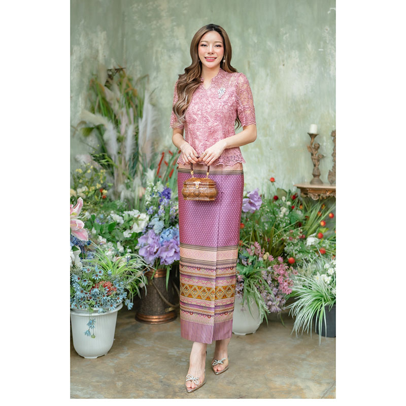 kudapy เซ็ทเสื้อลูกไม้คอวี แขนสั้นสีเขียว/สีเหลืองทอง/สีชมพู+ผ้าถุงผ้าไหมสวยดูดี ใส่ออกงาน งานเสื้อพรีเมี่ยมสุดๆ