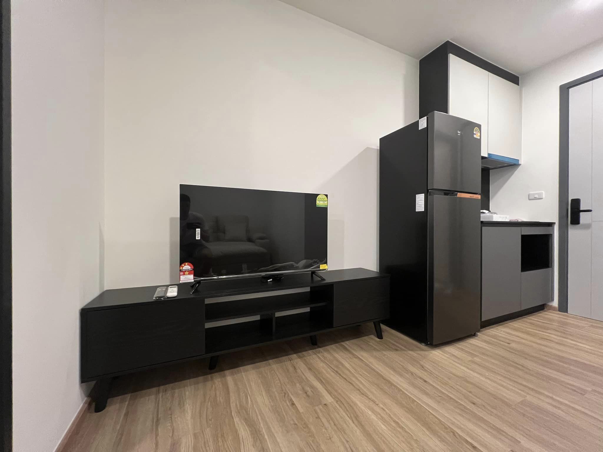 สนใจชมห้องติดต่อได้เลย Line ID: Smile-easy ปล่อยเช่าคอนโด The Stage Mindscape Ratchada-Huai Khwang (เดอะสเตจ มายด์สเคป รัชดา-ห้วยขวาง) - 1ห้องนอน 1ห้องน้ำ 1ห้องนั่งเล่น - ใกล้ MRT ห้วยขวาง - ขนาดห้อง 26 ตรม. ชั้น 8