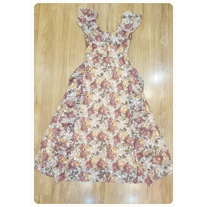 kudapy เดรสยาวสีครีม ผ้าชีฟองเกาหลีเนื้อดี ใช้ผ้าดีเกรดเอราคาสูง ผ้ามี Texture สวยเป็นประกายเล็กน้อย พิมพ์ลายดอกไม้ทั้งชุด