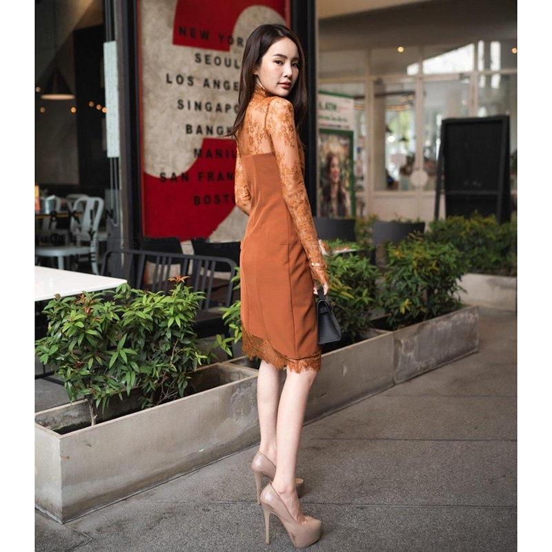 kudapy เดรสสั้นสีแดง,สีน้ำตาลทรงสวย แต่งผ้าลูกไม้เนื้อนิ่มสุดเซ็กซี่ คอปีนแขนยาวซีทรู สวยมากน้าารุ่นนี้