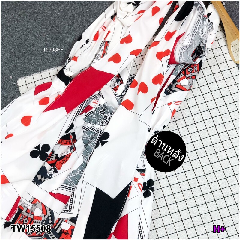 kudapy แม็กซี่เดรสคล้องคอผูกสีดำ สีแดง ผ้าไหมอิตาลี่ พิมลายไพ่ทั้งชุด เอวสม็อคหลัง