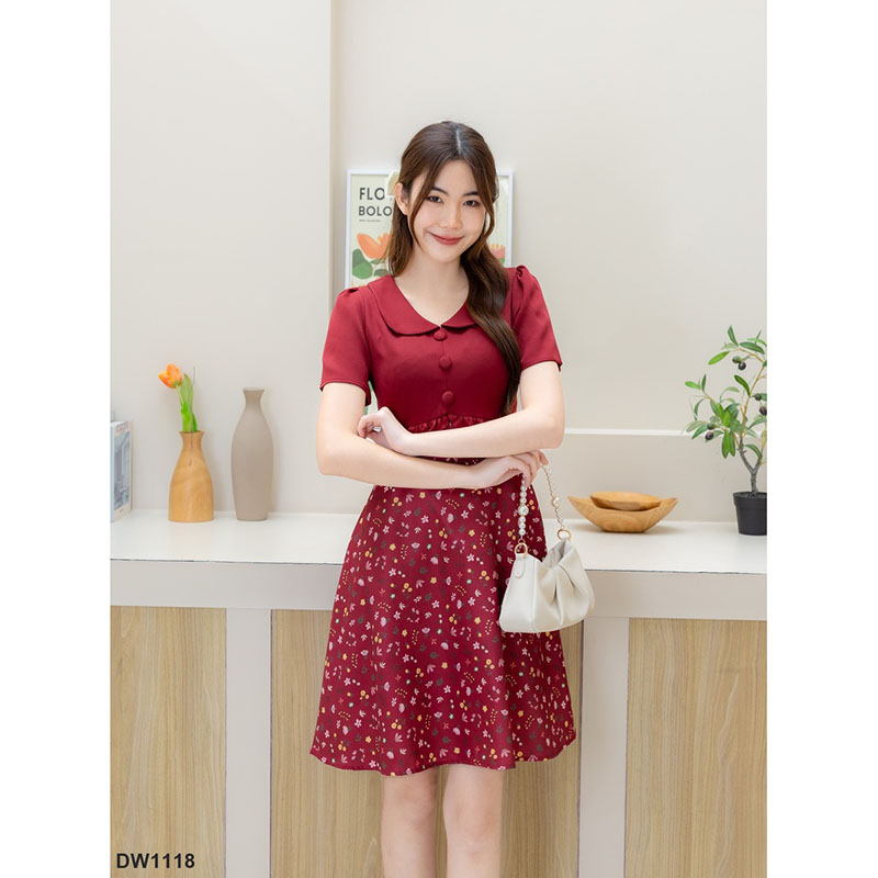 kudapy เดรสสั้นสีน้ำตาล/สีชมพู/สีแดง เสื้อสีพื้นแต่งชายเสื้อระบายกระดุม 3 ชิ้น