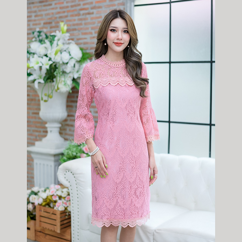 kudapy เดรสลูกไม้เนื้อนิ่มสีดำ/สีชมพุ คอกลม แขนยาวปลายแขนบานระบาย งานมีซับในแบบใส่ง่าย แต่งซิปด้านหลังค่ะ