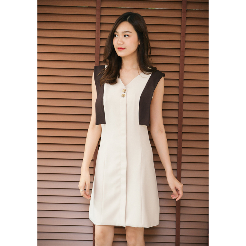 kudapy เดรสสั้นสีครีม สีชมพู ตัดต่อเลเยอร์เล่นแถบด้านข้างลำตัว รอบนี้ใช้คู่สีใหม่อีกแล้ว