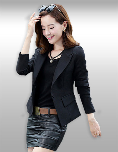 เสื้อสูทผู้หญิงสีดำใส่ทำงาน ทรงสั้น ผ่าหลังแต่งกระดุมผ้าสีดำ 2เม็ด