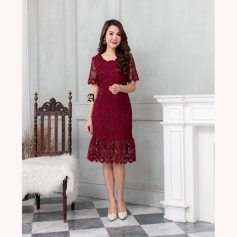 kudapy เดรสลูกไม้สีชมพู/แดงเข้ม แขนสั้น ระบายชายกระโปรง เนื้อผ้าลุกไม้ทอลายดอกไม้ สวยมากค่ะ มีซับในในตัวเนื้อดี