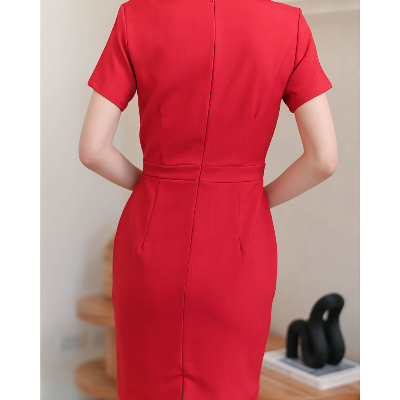 kudapy เดรสสั้นสีกกรม/สีเบจ/สีแดงเข้ม/สีน้ำตาลเทาหม่น ทรงสอบ ดีไซน์จีบทวิสที่เอว