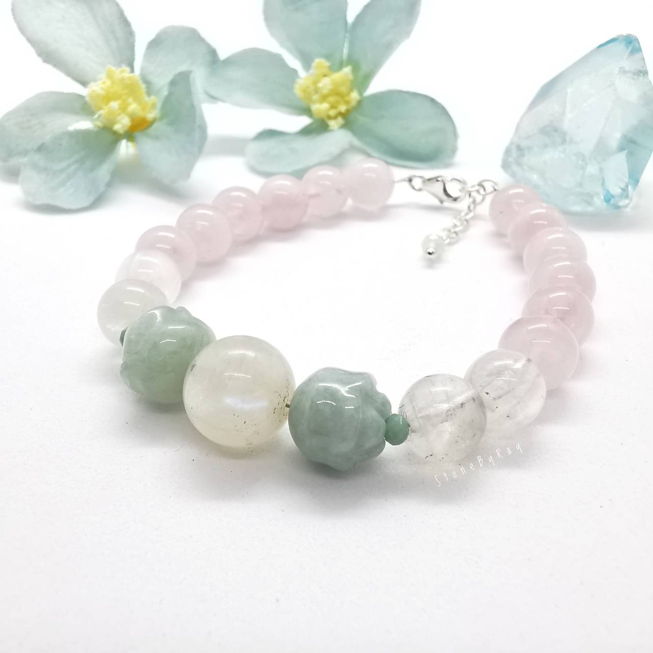 สร้อยข้อมือหินหยกกับโรสควอตซ์และมูนสโตน