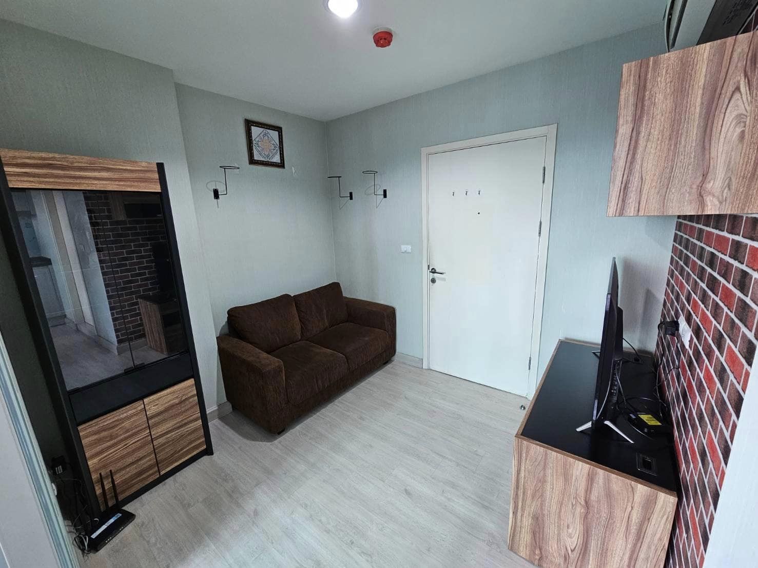 สนใจชมห้องติดต่อได้เลย Line ID: Smile-easy ปล่อยเช่าคอนโด Aspire Ngamwongwan (แอสไพร์ งามวงศ์วาน) - 1ห้องนอน 1ห้องน้ำ 1ห้องนั่งเล่น - ใกล้ เดอะมอลล์งามวงศวาน - ขนาดห้อง 30 ตรม. ชั้น 28