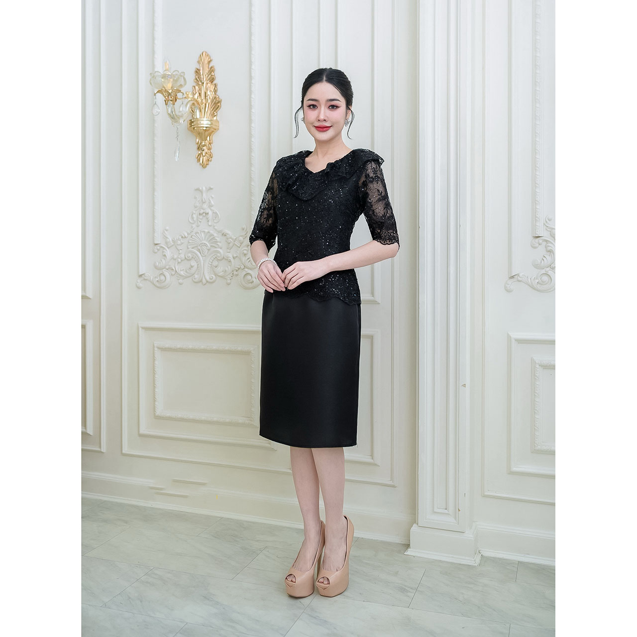 kudapy เดรสสั้นสีดำ/สีเทา ผ้าไหมส ดีไซน์ด้านบนเป็นผ้าลูกไม้ใยบวบลายสวย ช่วงคอเสื้อเป็นคอวีแต่งระบายรอบคอ