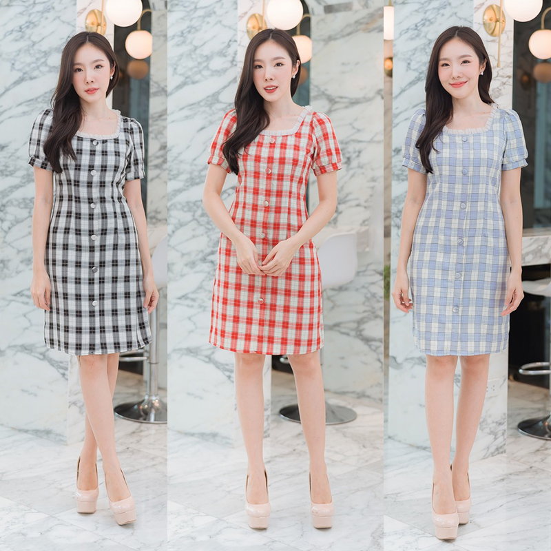 kudapy เดรสสั้นคอเหลี่ยม แขนสั้น สีดำ/สีแดง/สีฟ้า กระดุมหน้าลายตาราง ใส่สบายสวย น่ารัก
