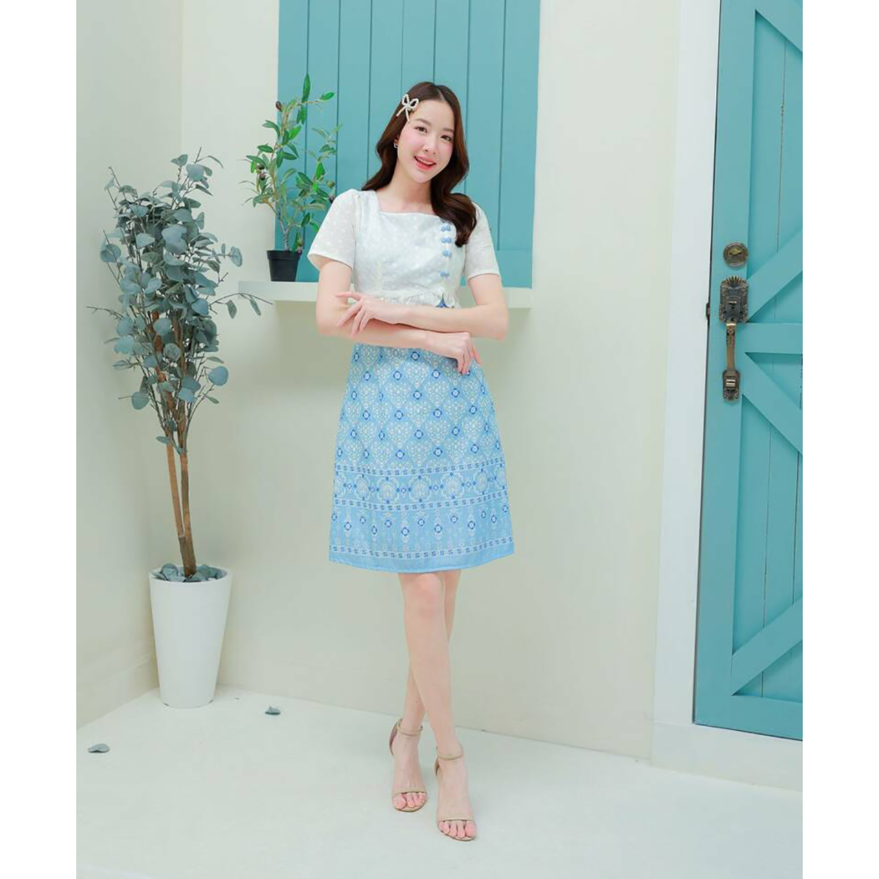 kudapy เดรสคอเหลี่ยมเสื้อลายปักแต่งกระดุม