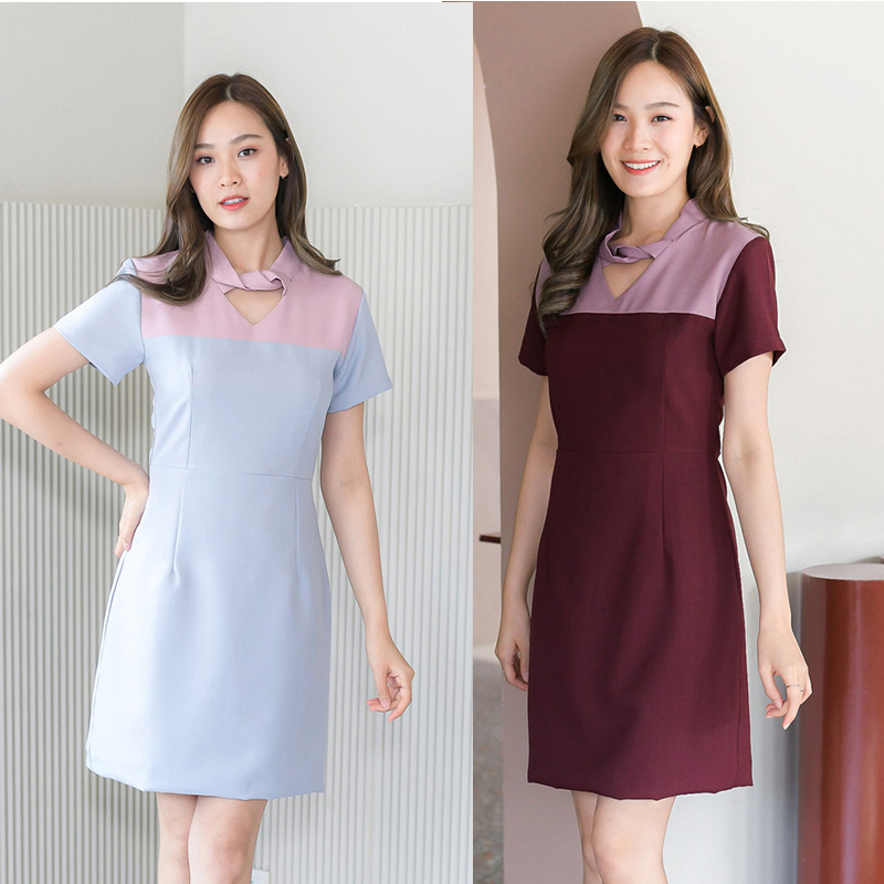 kudapy เดรสสั้นสีแดงเข้ม/สีเทาฟ้า ทรงเอ ตัดต่อปกคอไขว้ เล่นสีทูโทนน่ารักๆ แพทเทิร์นตัดต่อเอว จับเกล็ดใส่สวยเข้ารูป