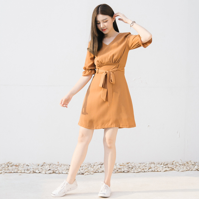 kudapy เดรสสั้นรูดอก ตัดต่อเอวด้านหน้า มีสายโบว์ให้ลูกค้าเลือกมัดหรือเอาออกก็ได้ (สี ชมพุ,น้ำตาล)