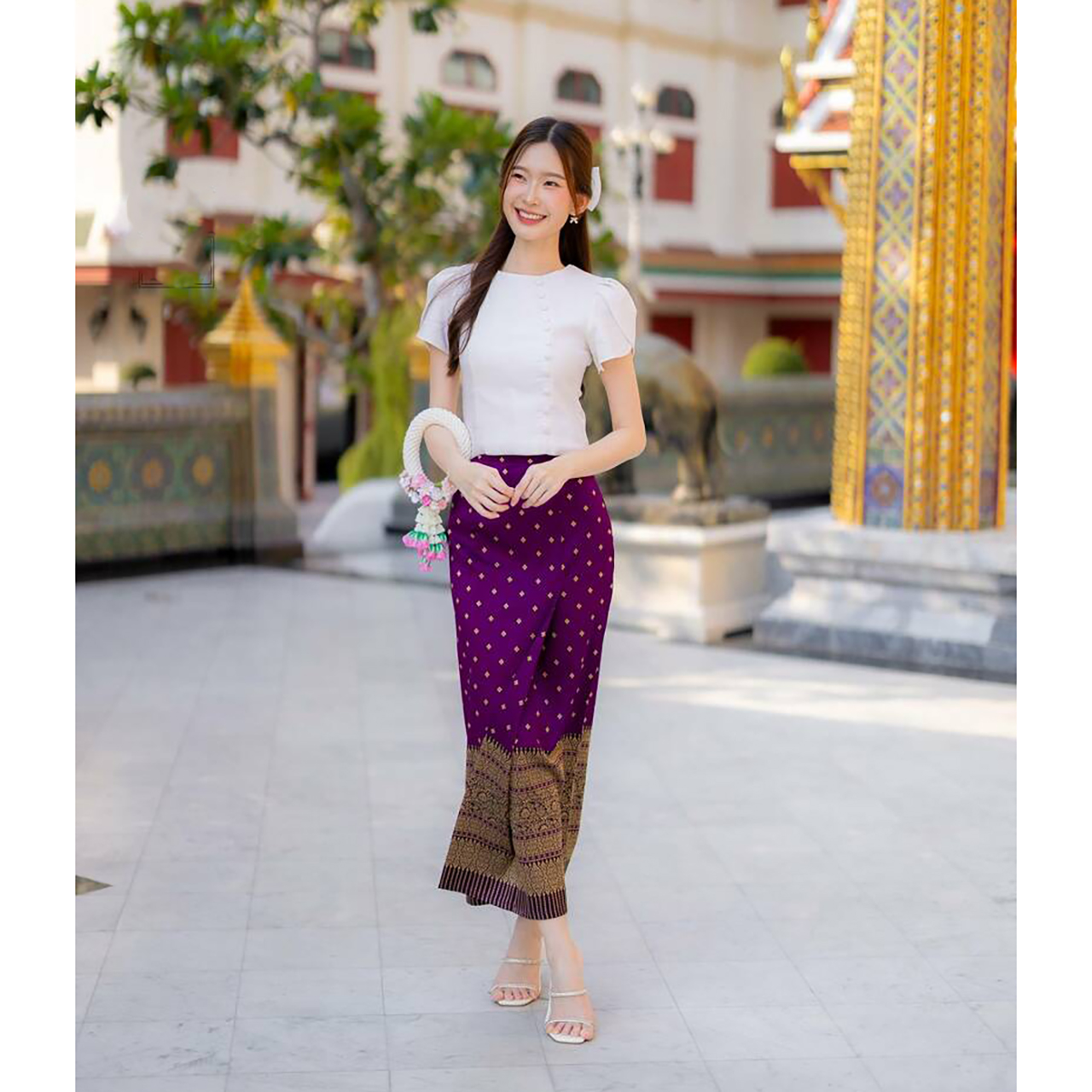 kudapy ชุดเซ็ทเสื้อสีขาว ชุดลิซ่าใส่+กระโปรงลายไทยสีชมพู/สีครีม