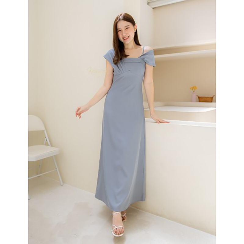 kudapy เดรสยาวสีชมพูนุ้ด/สีน้ำเงินเทา สายเดี่ยวราตรียาวผ้า Tory เนื้อดีมีน้ำหนักพริ้วสวย ผ้าแขนจับจีบจะใส่เปิดหรือปิดไหล่ก็ได้